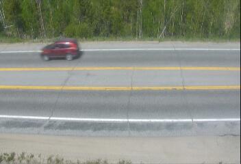 US 40 MP 219.05 EB at Red Dirt Hill CR 53 — Looking at Road Surface road camera